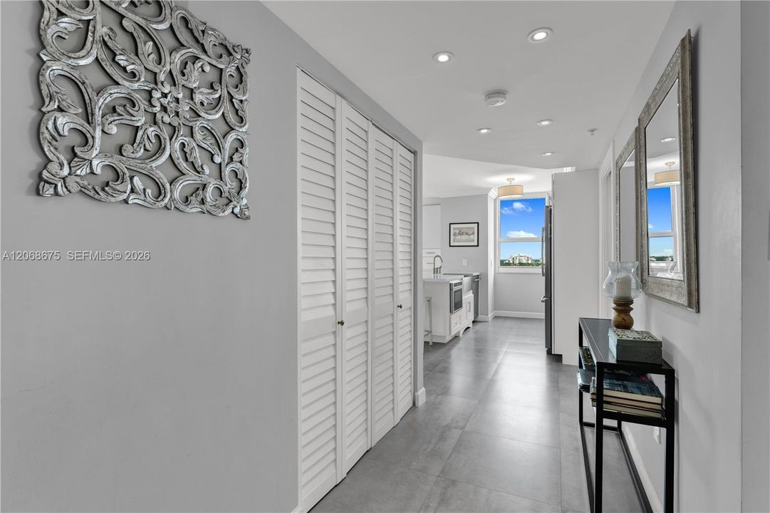 For Sale: $1,670,000 (2 beds, 2 baths, 1130 Square Feet)