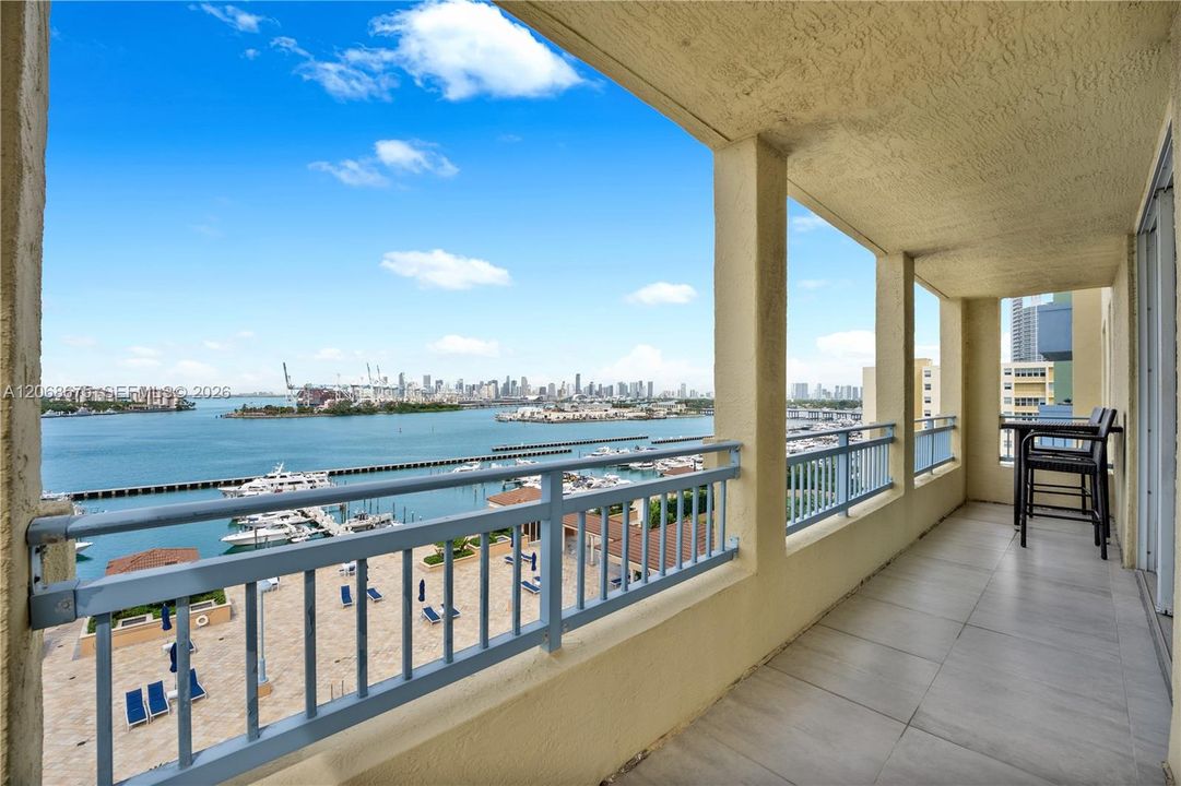 For Sale: $1,670,000 (2 beds, 2 baths, 1130 Square Feet)