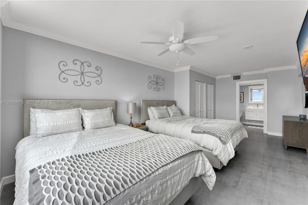 For Sale: $1,670,000 (2 beds, 2 baths, 1130 Square Feet)