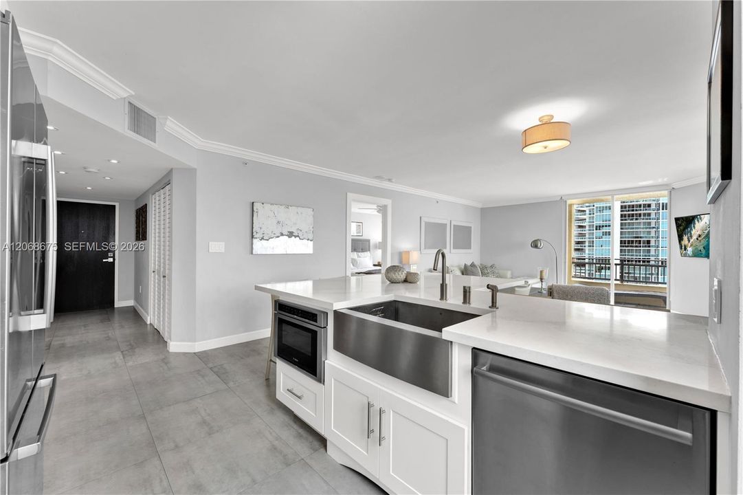 For Sale: $1,670,000 (2 beds, 2 baths, 1130 Square Feet)