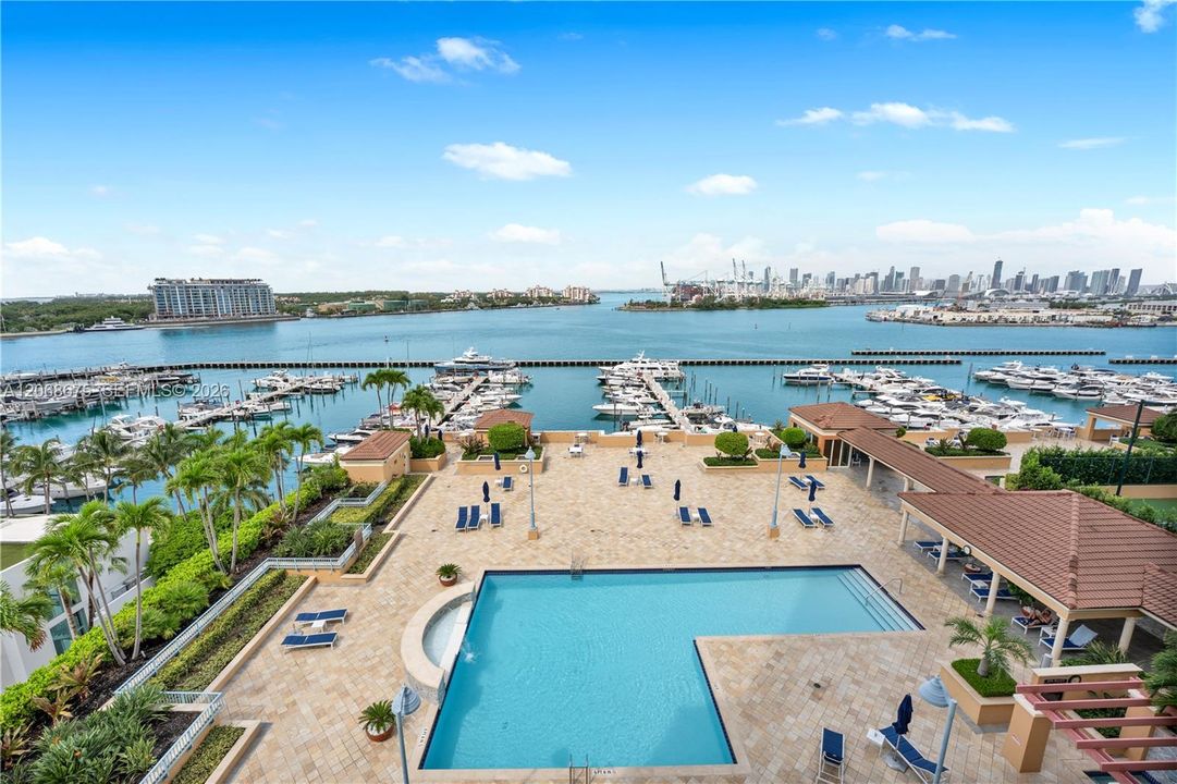 For Sale: $1,670,000 (2 beds, 2 baths, 1130 Square Feet)