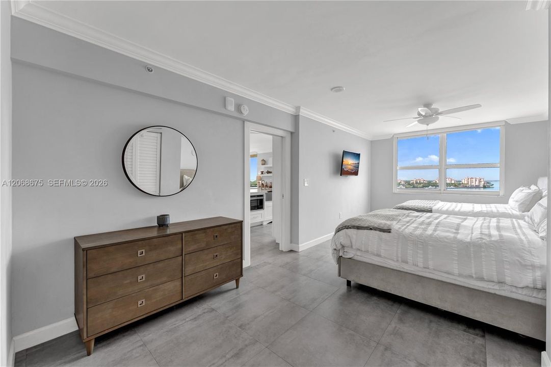 For Sale: $1,670,000 (2 beds, 2 baths, 1130 Square Feet)