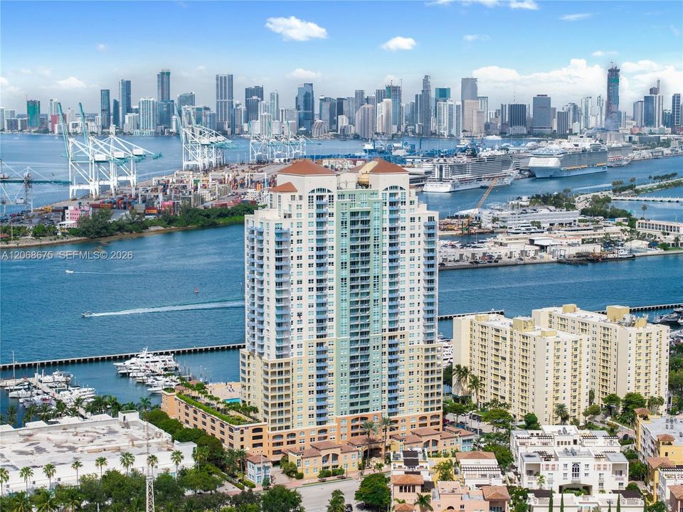 For Sale: $1,670,000 (2 beds, 2 baths, 1130 Square Feet)