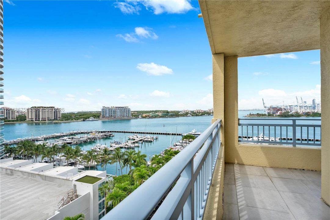 For Sale: $1,670,000 (2 beds, 2 baths, 1130 Square Feet)