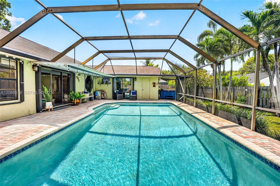 En Venta: $789,000 (5 camas, 3 baños, 2047 Pies cuadrados)