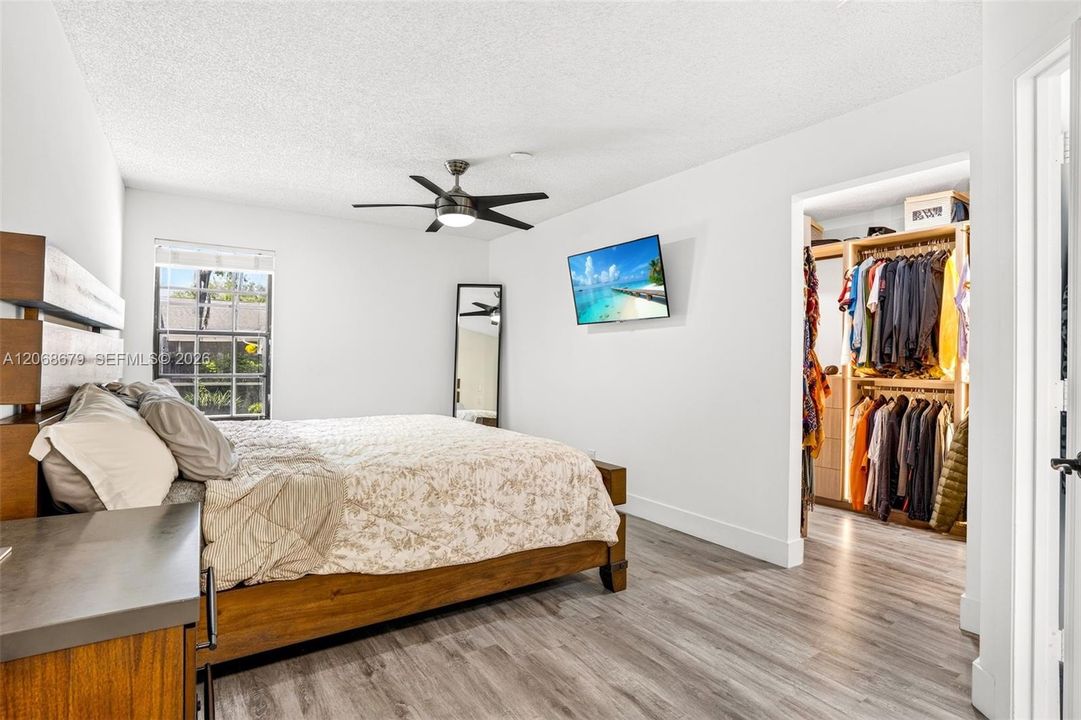 En Venta: $789,000 (5 camas, 3 baños, 2047 Pies cuadrados)