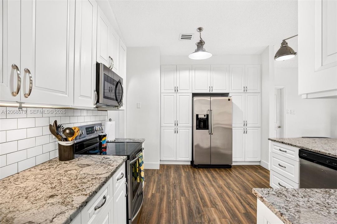 En Venta: $789,000 (5 camas, 3 baños, 2047 Pies cuadrados)