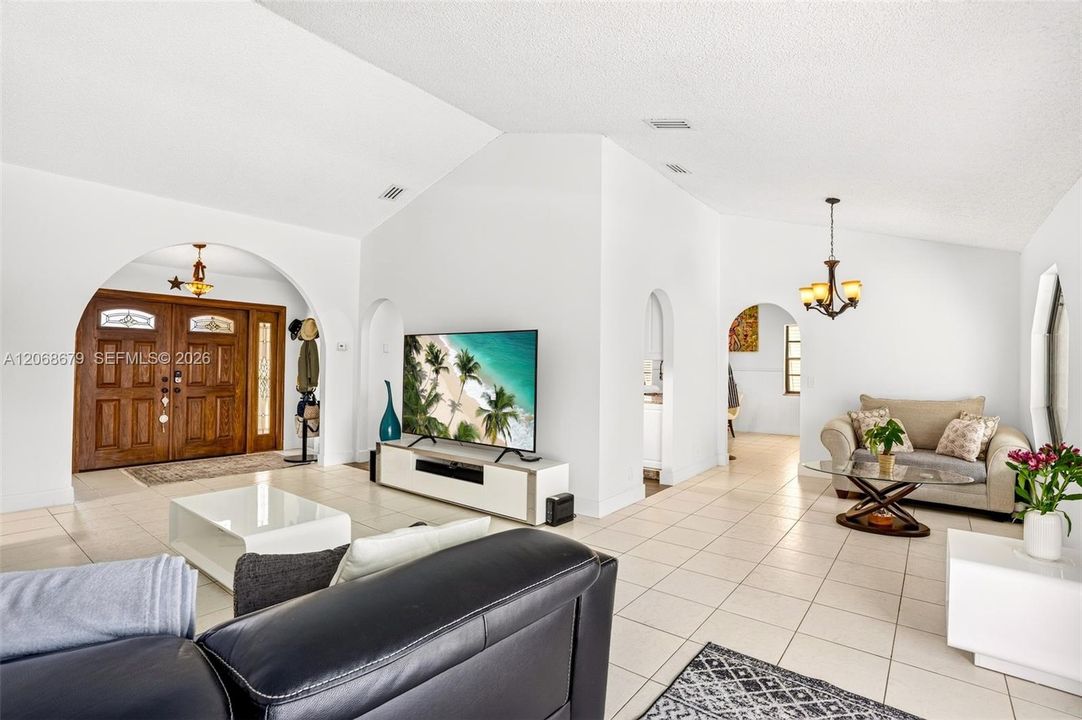 En Venta: $789,000 (5 camas, 3 baños, 2047 Pies cuadrados)