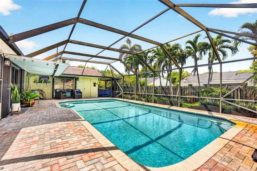 En Venta: $789,000 (5 camas, 3 baños, 2047 Pies cuadrados)