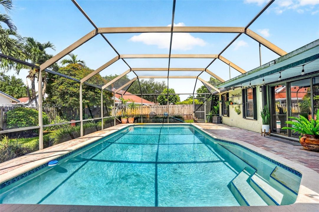 En Venta: $789,000 (5 camas, 3 baños, 2047 Pies cuadrados)