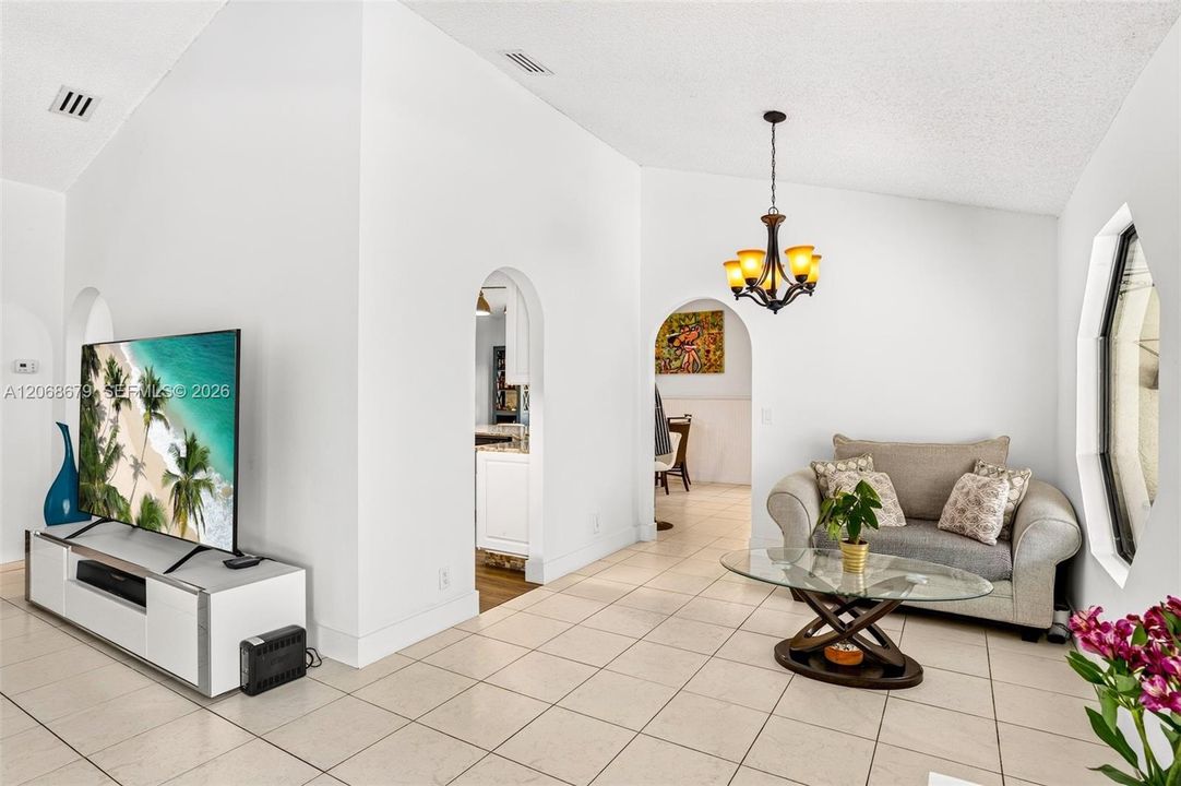 En Venta: $789,000 (5 camas, 3 baños, 2047 Pies cuadrados)