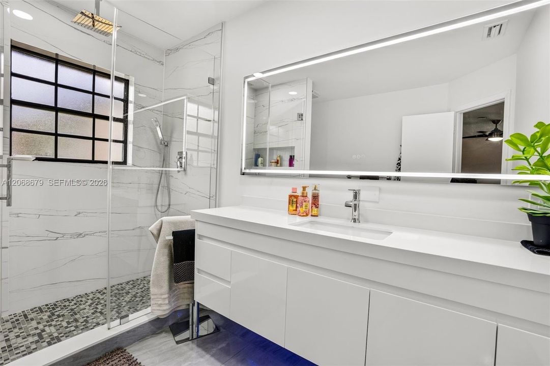 En Venta: $789,000 (5 camas, 3 baños, 2047 Pies cuadrados)