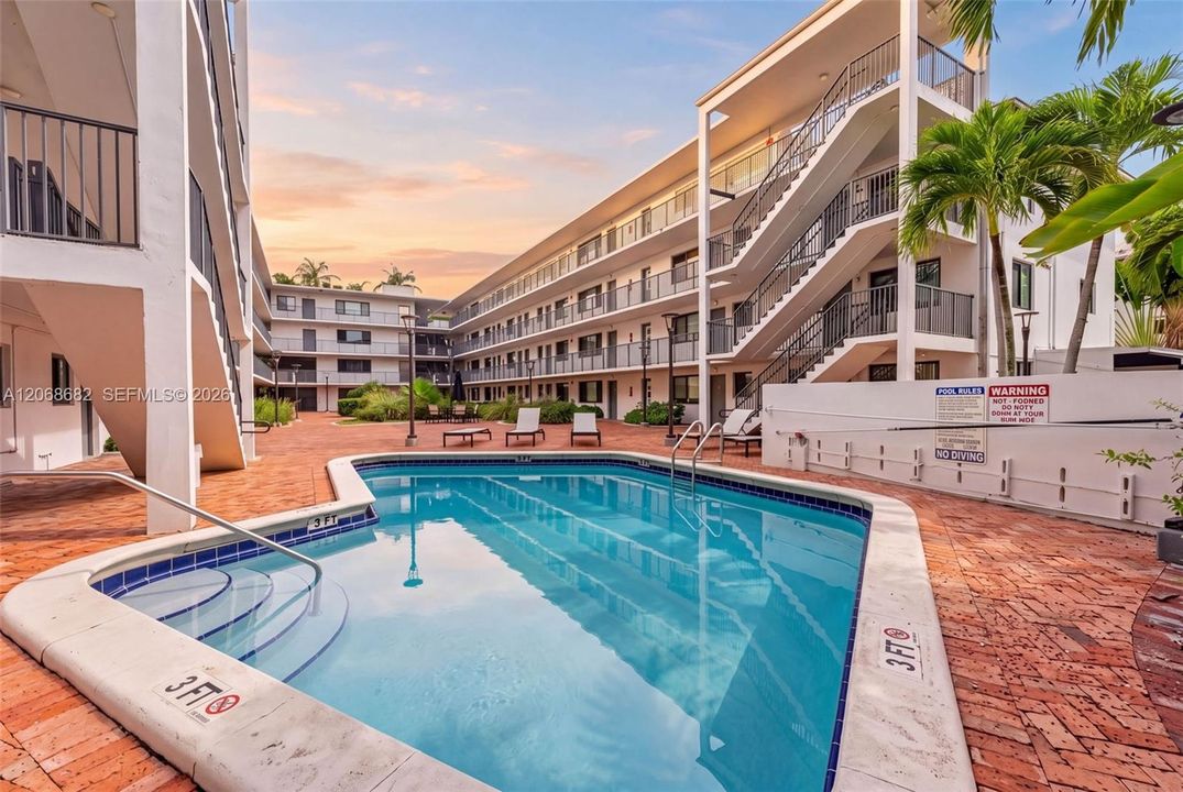 For Sale: $639,000 (2 beds, 2 baths, 879 Square Feet)