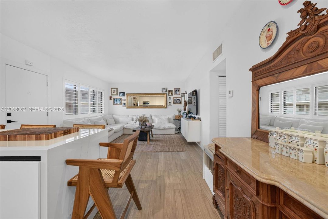For Sale: $639,000 (2 beds, 2 baths, 879 Square Feet)