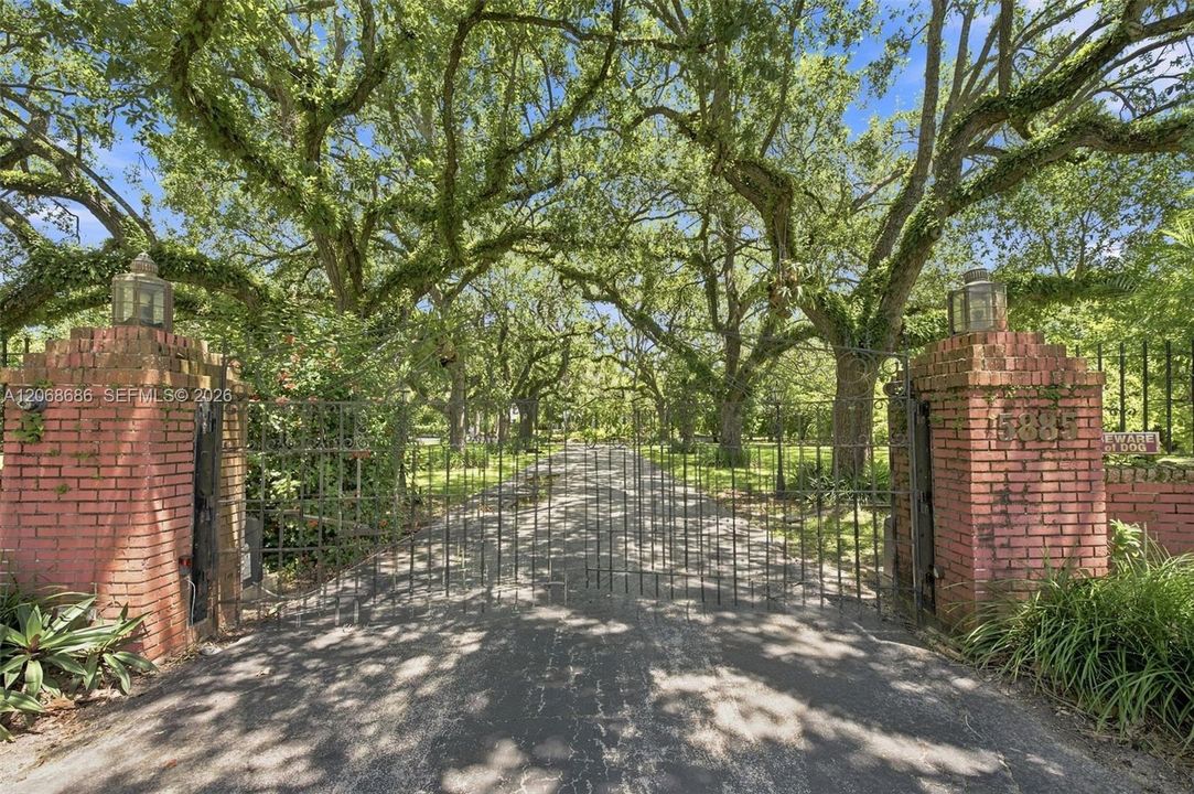 For Sale: $15,000,000 (5 beds, 5 baths, 8252 Square Feet)
