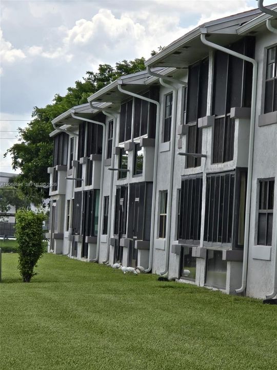 На продажу: $205,000 (2 спален, 2 ванн, 1170 Квадратных фут)