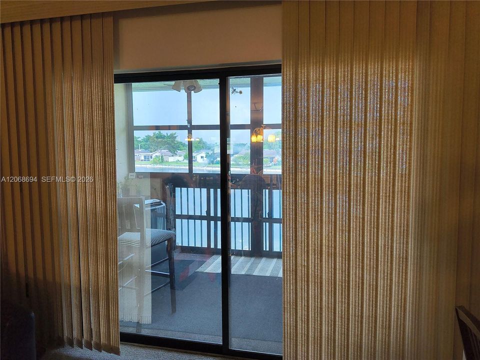 На продажу: $205,000 (2 спален, 2 ванн, 1170 Квадратных фут)