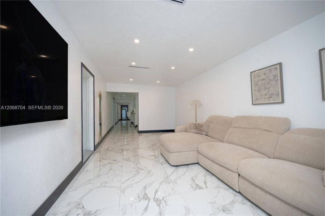 For Sale: $825,000 (5 beds, 5 baths, 2457 Square Feet)