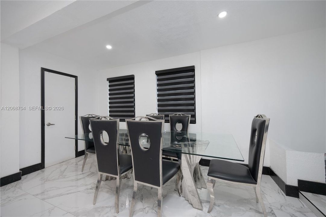 For Sale: $825,000 (5 beds, 5 baths, 2457 Square Feet)