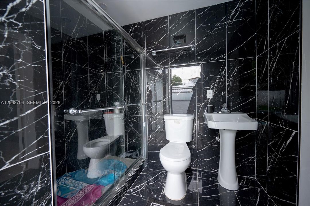 For Sale: $825,000 (5 beds, 5 baths, 2457 Square Feet)