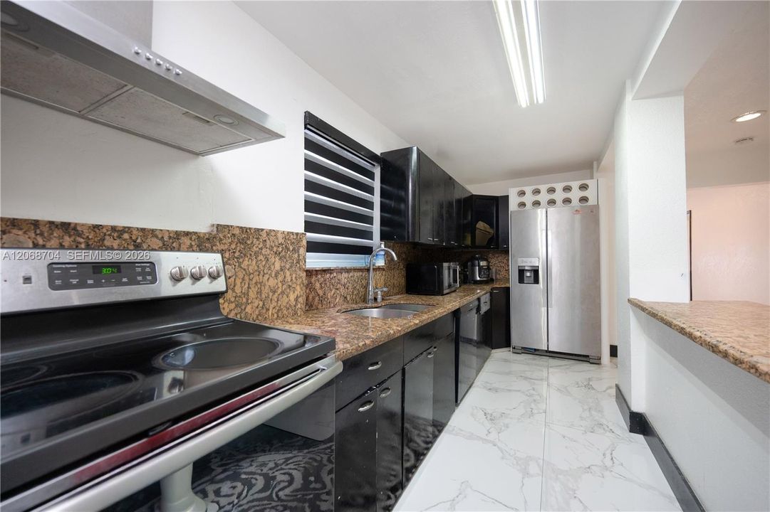 For Sale: $825,000 (5 beds, 5 baths, 2457 Square Feet)