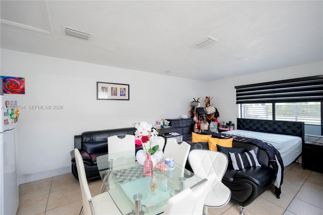 For Sale: $825,000 (5 beds, 5 baths, 2457 Square Feet)
