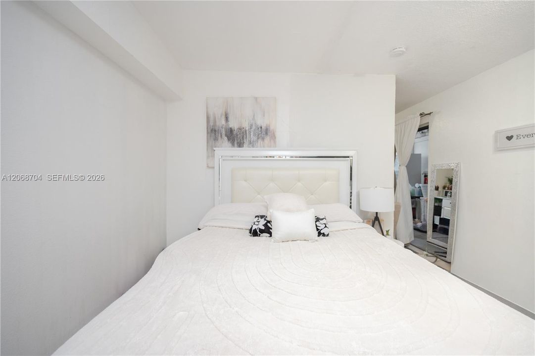 For Sale: $825,000 (5 beds, 5 baths, 2457 Square Feet)
