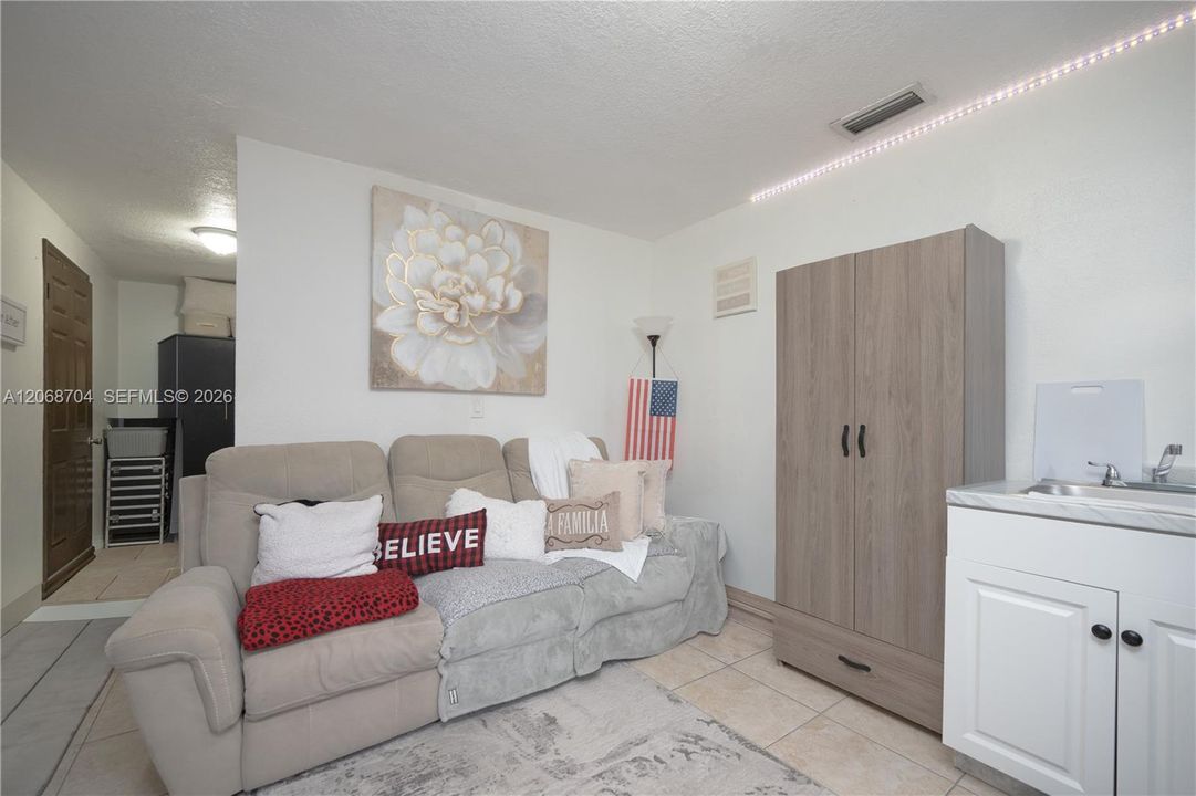 For Sale: $825,000 (5 beds, 5 baths, 2457 Square Feet)