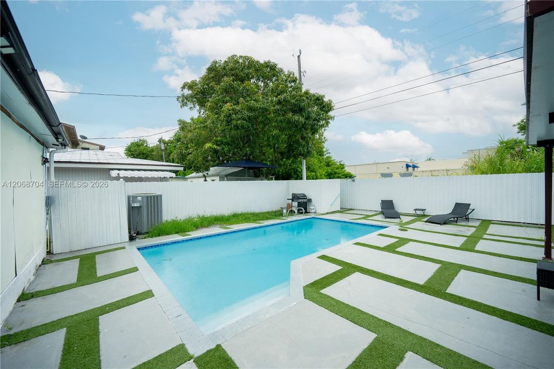 For Sale: $825,000 (5 beds, 5 baths, 2457 Square Feet)