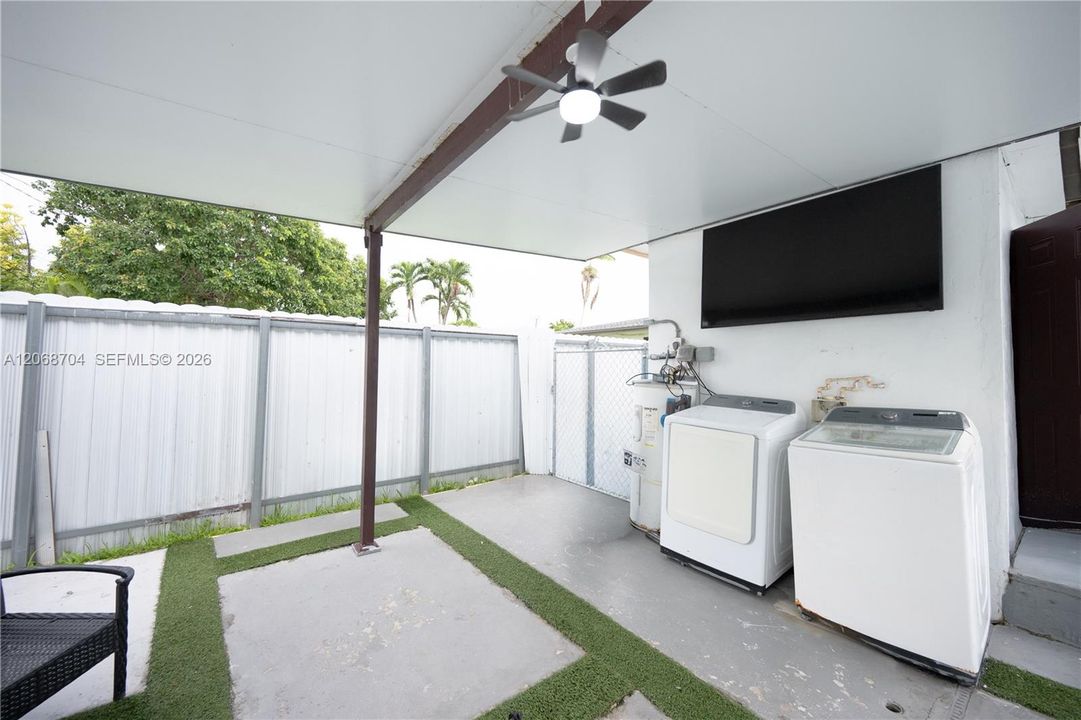 For Sale: $825,000 (5 beds, 5 baths, 2457 Square Feet)