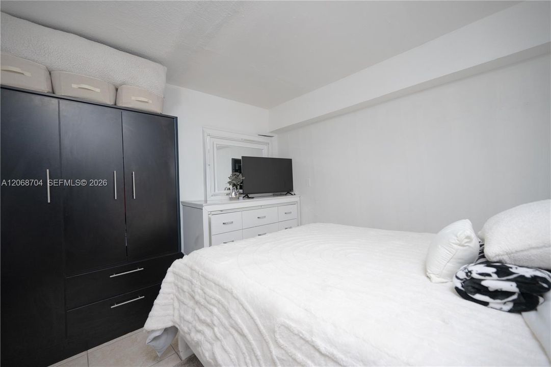 For Sale: $825,000 (5 beds, 5 baths, 2457 Square Feet)
