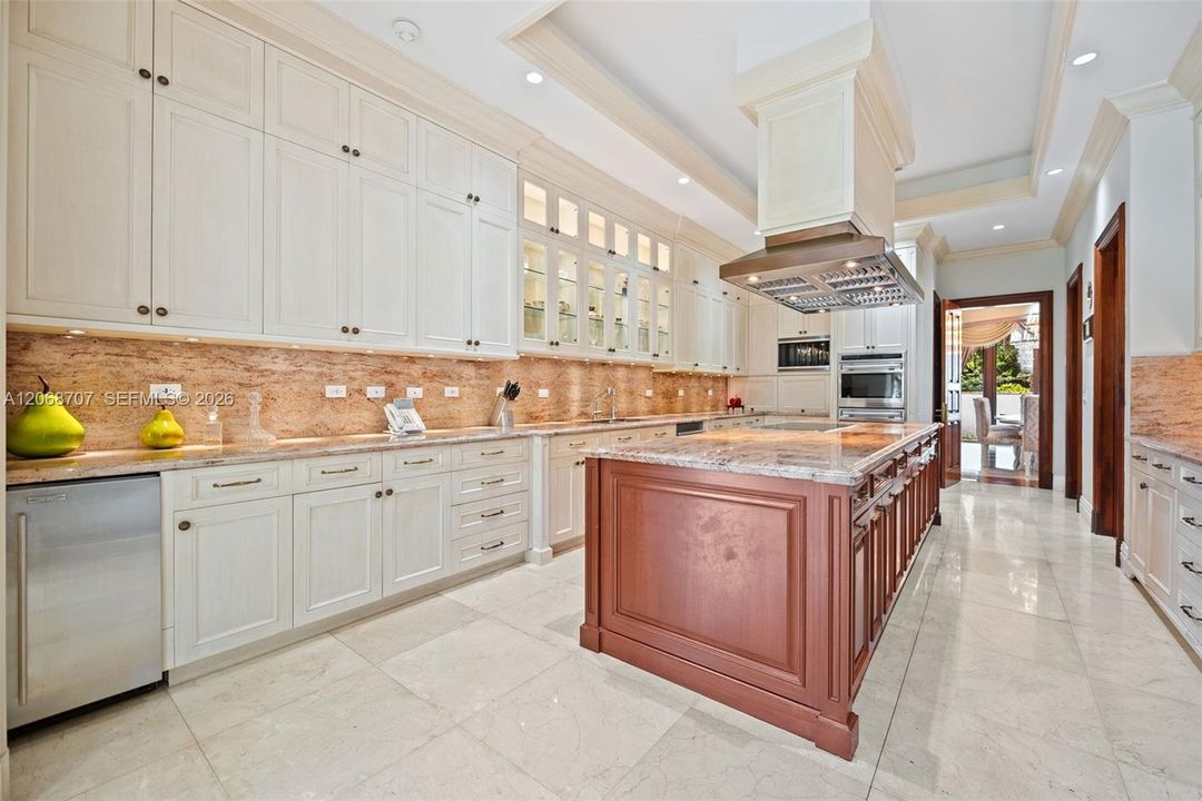 For Sale: $16,900,000 (7 beds, 8 baths, 11190 Square Feet)