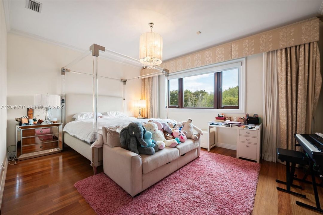 For Sale: $16,900,000 (7 beds, 8 baths, 11190 Square Feet)