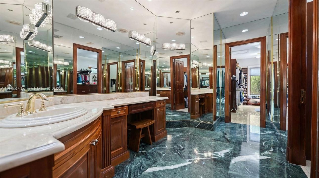 For Sale: $16,900,000 (7 beds, 8 baths, 11190 Square Feet)