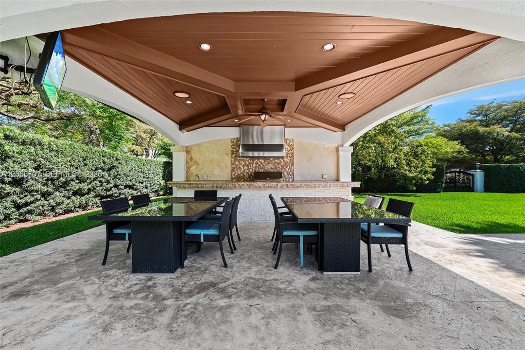 For Sale: $16,900,000 (7 beds, 8 baths, 11190 Square Feet)