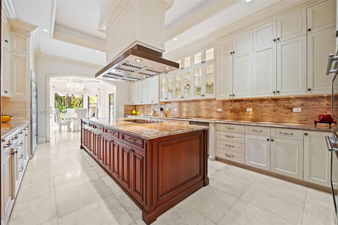For Sale: $16,900,000 (7 beds, 8 baths, 11190 Square Feet)