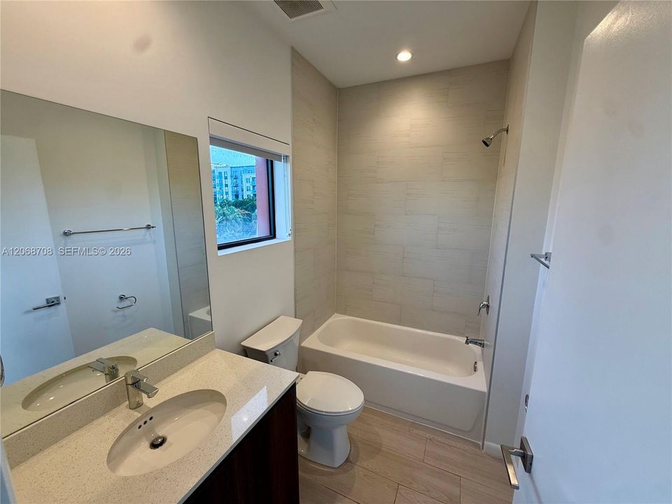 For Rent: $4,000 (3 beds, 3 baths, 40733 Square Feet)