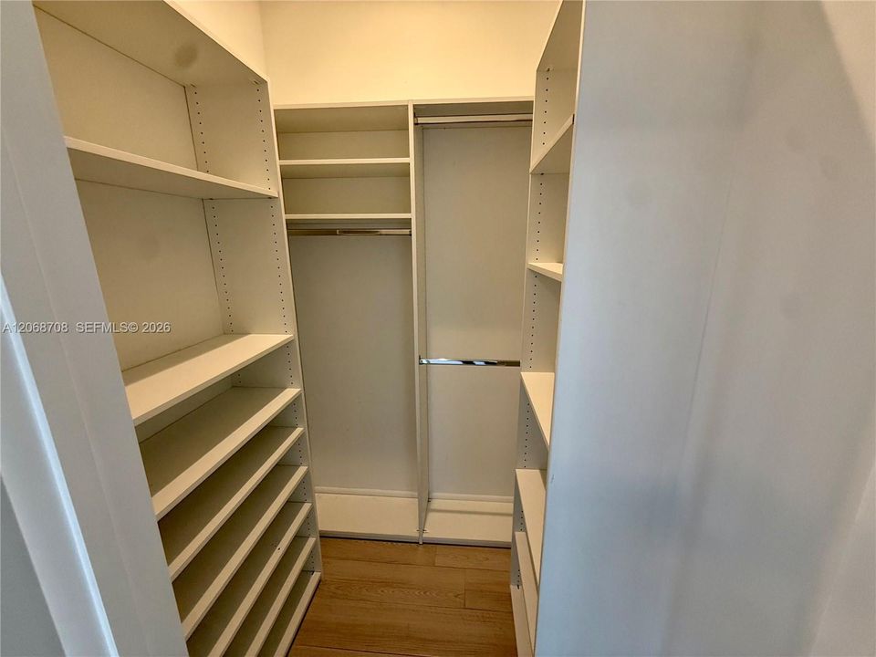 For Rent: $4,000 (3 beds, 3 baths, 40733 Square Feet)