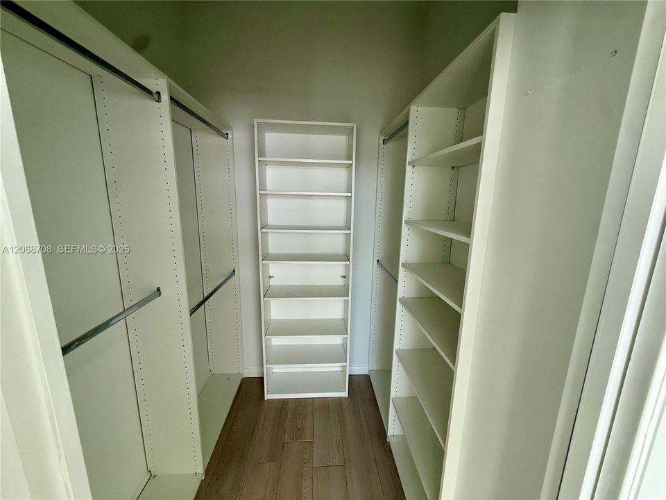 For Rent: $4,000 (3 beds, 3 baths, 40733 Square Feet)