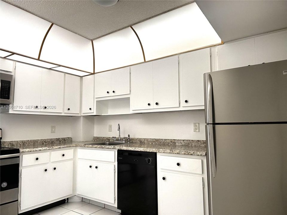 For Rent: $1,950 (2 beds, 2 baths, 1132 Square Feet)