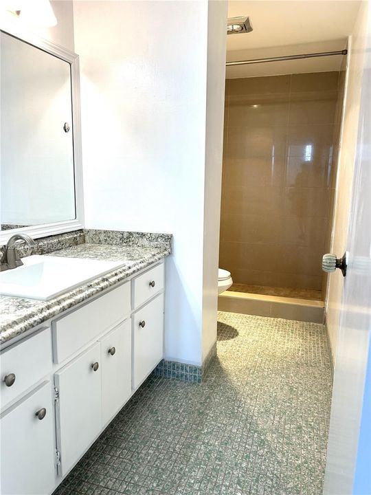 For Rent: $1,950 (2 beds, 2 baths, 1132 Square Feet)