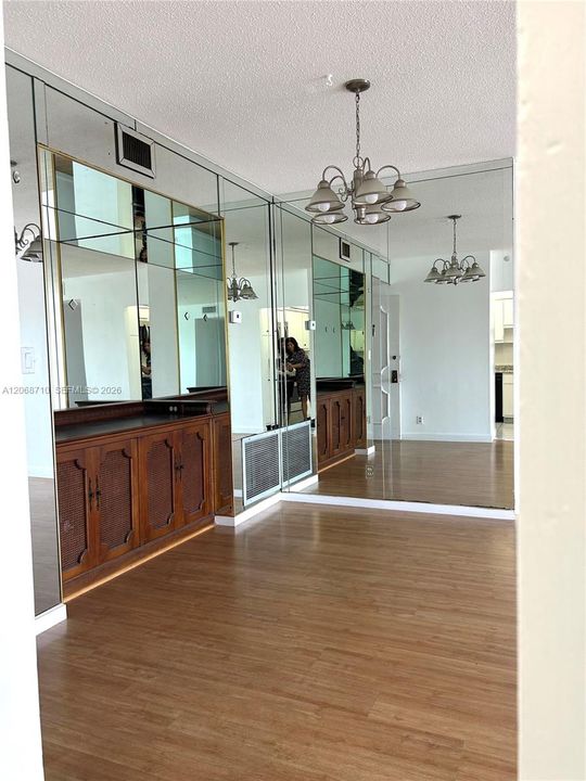 For Rent: $1,950 (2 beds, 2 baths, 1132 Square Feet)