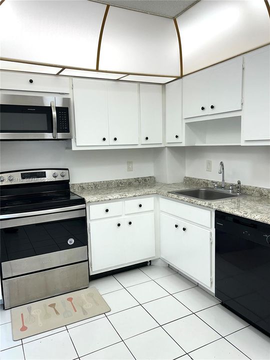 For Rent: $1,950 (2 beds, 2 baths, 1132 Square Feet)