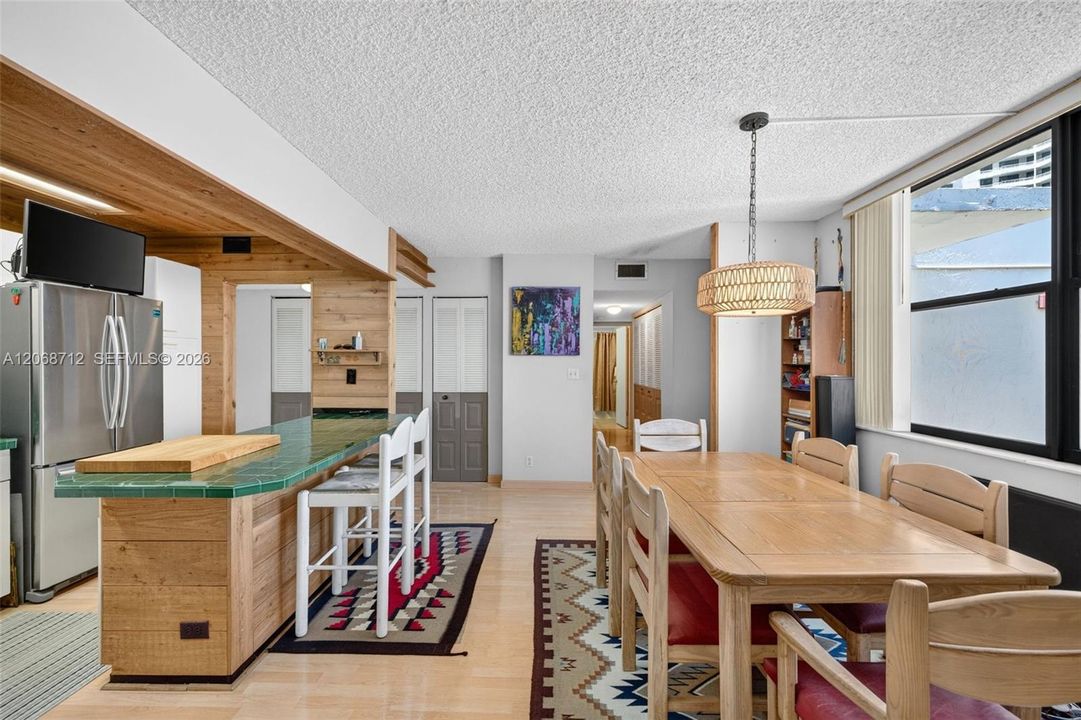 En Venta: $338,500 (3 camas, 2 baños, 1396 Pies cuadrados)