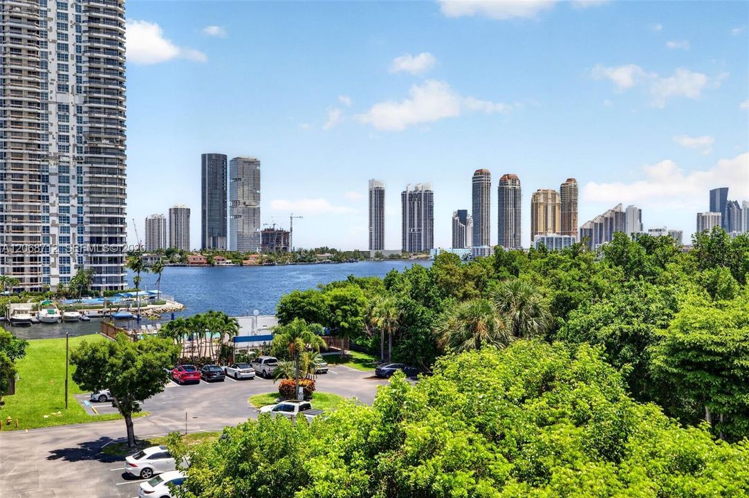 En Venta: $338,500 (3 camas, 2 baños, 1396 Pies cuadrados)