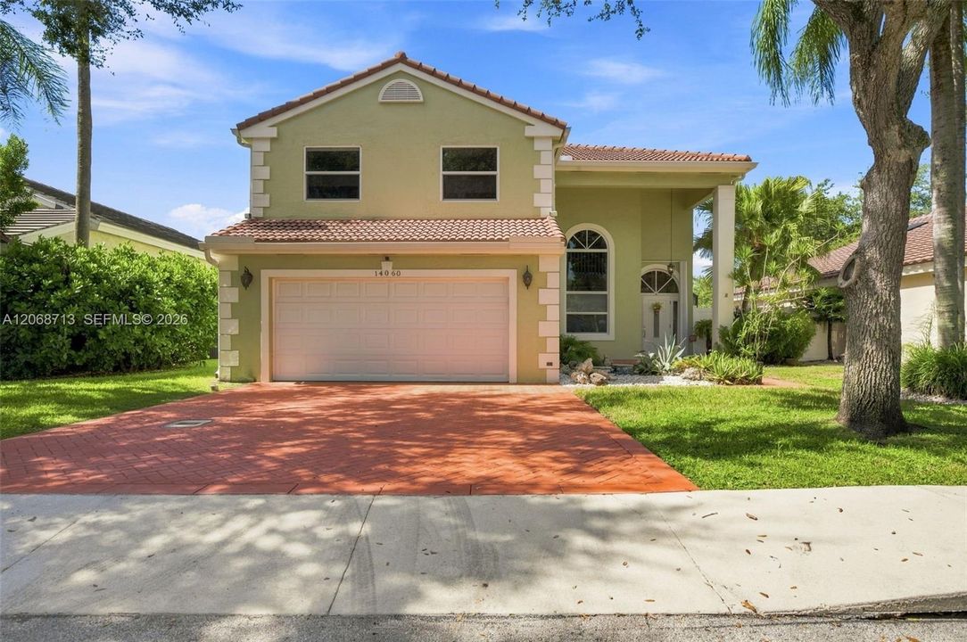 En Venta: $798,000 (3 camas, 2 baños, 1801 Pies cuadrados)