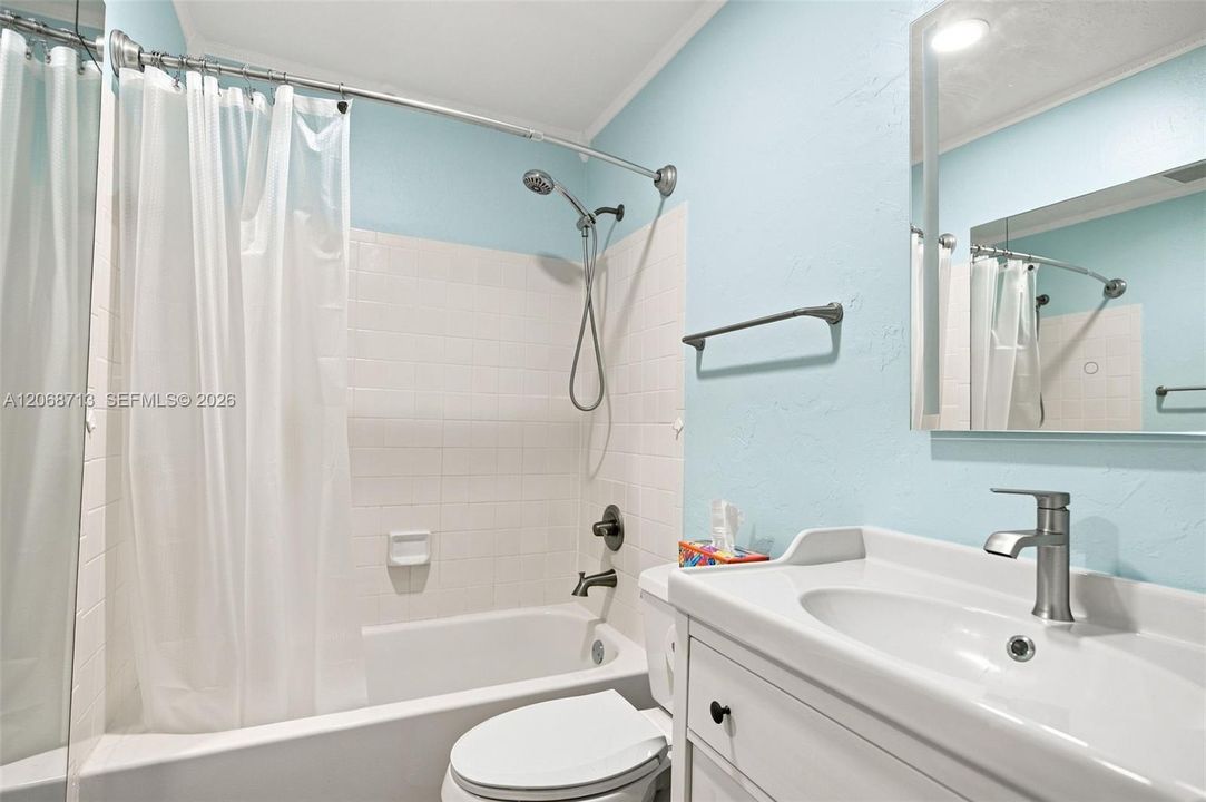 En Venta: $798,000 (3 camas, 2 baños, 1801 Pies cuadrados)