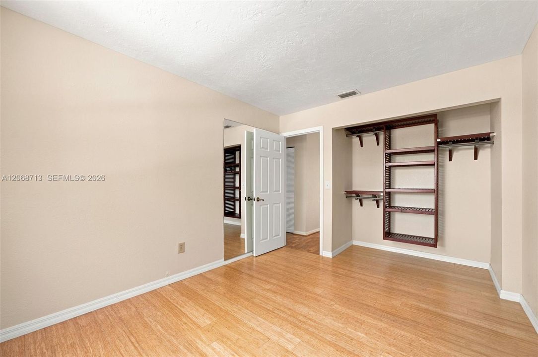 En Venta: $798,000 (3 camas, 2 baños, 1801 Pies cuadrados)