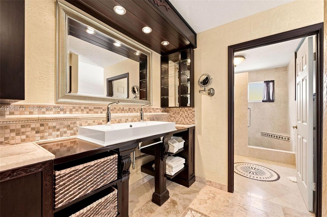 En Venta: $798,000 (3 camas, 2 baños, 1801 Pies cuadrados)