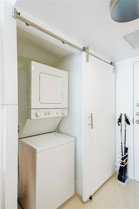 Activo con contrato: $365,000 (2 camas, 2 baños, 1130 Pies cuadrados)